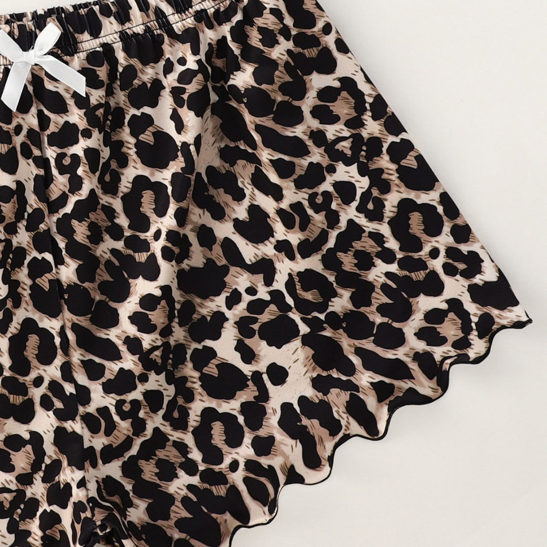 Dame behageligt siddende top og shorts sæt i moderne leopardstil Stilla