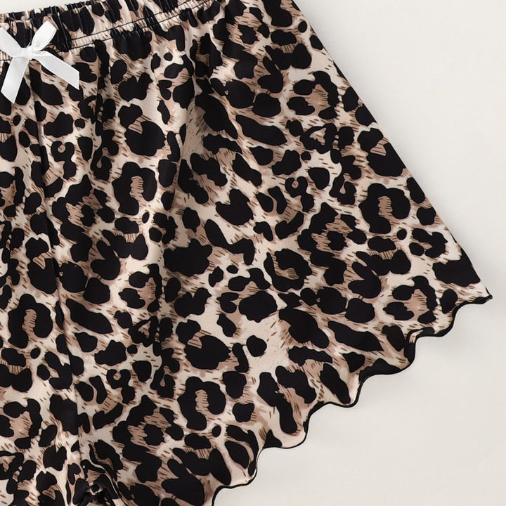 Dame behageligt siddende top og shorts sæt i moderne leopardstil Stilla