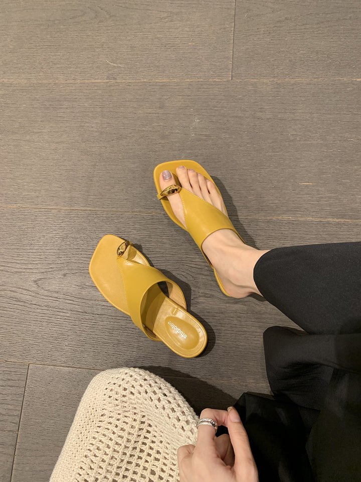 Femme Cross-Strap Slide Sandaler med elegant spænde-detalje Stilla