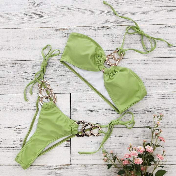 Dame bikini-sæt med mode smykkedetaljer og elegant snit Stilla
