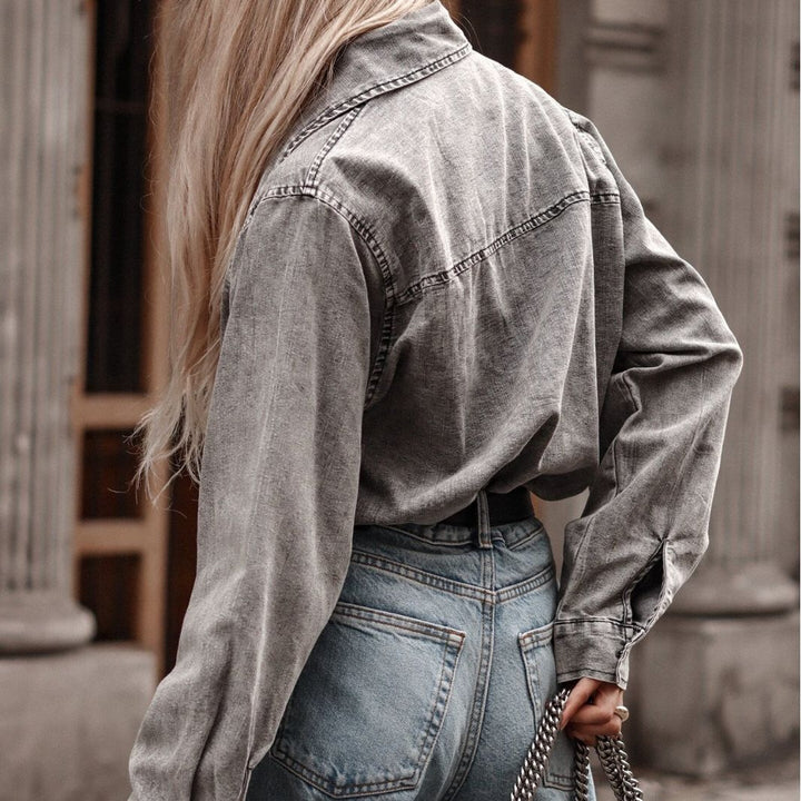 Dame denimskjorte i afslappet oversized pasform med stilfulde detaljer Stilla