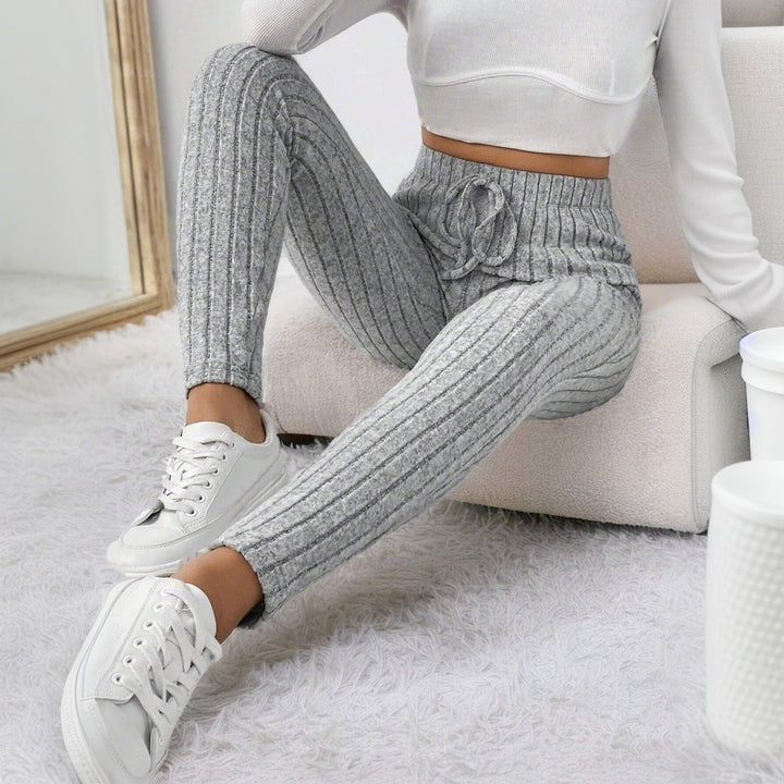 Kvinders leggings med fint ribbet mønster og elastisk talje Stilla