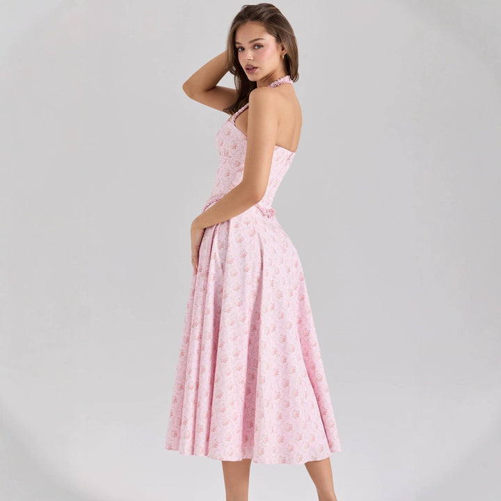 Dame bryllupsdresses med buet halsudskæring og blomstermotiv
