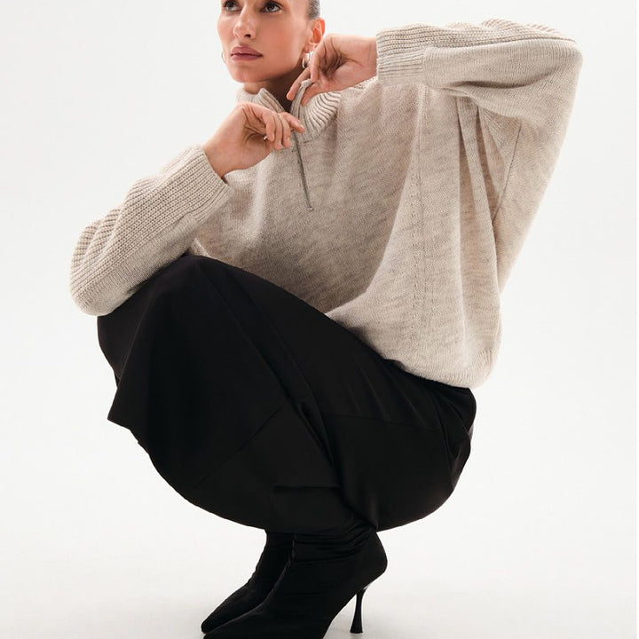 Dame Oversized Pullover med høj krave og struktureret materiale Stilla