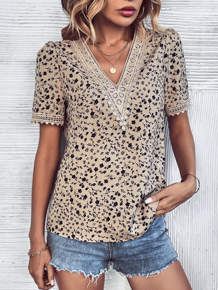 Dame moderigtig bluse med elegant spidsdetalje Stilla