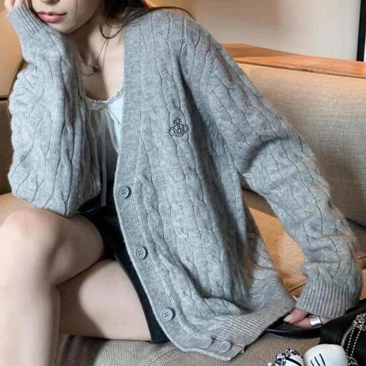 Kvinders cardigan med kabelmønster og store knapper Stilla