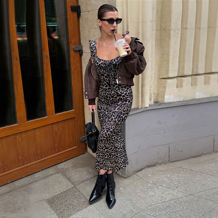 Kvinders maxikjole med leopardprint og forførende udskæring Stilla
