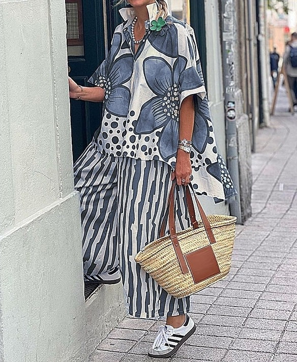 Dame fritidsbluse med moderne blomsterprint og afslappet snit Stilla