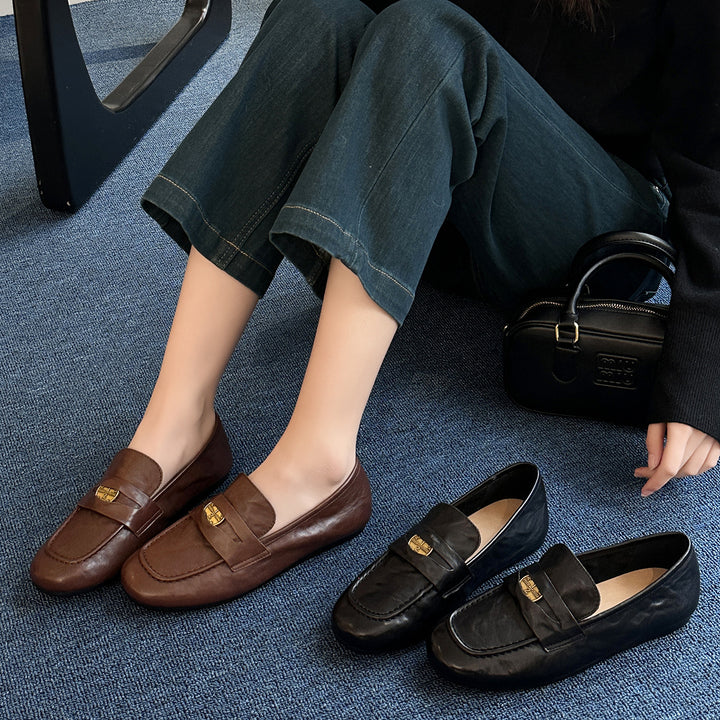 Herrer Sleek Læder Slipper med elegant Metalakcent Stilla