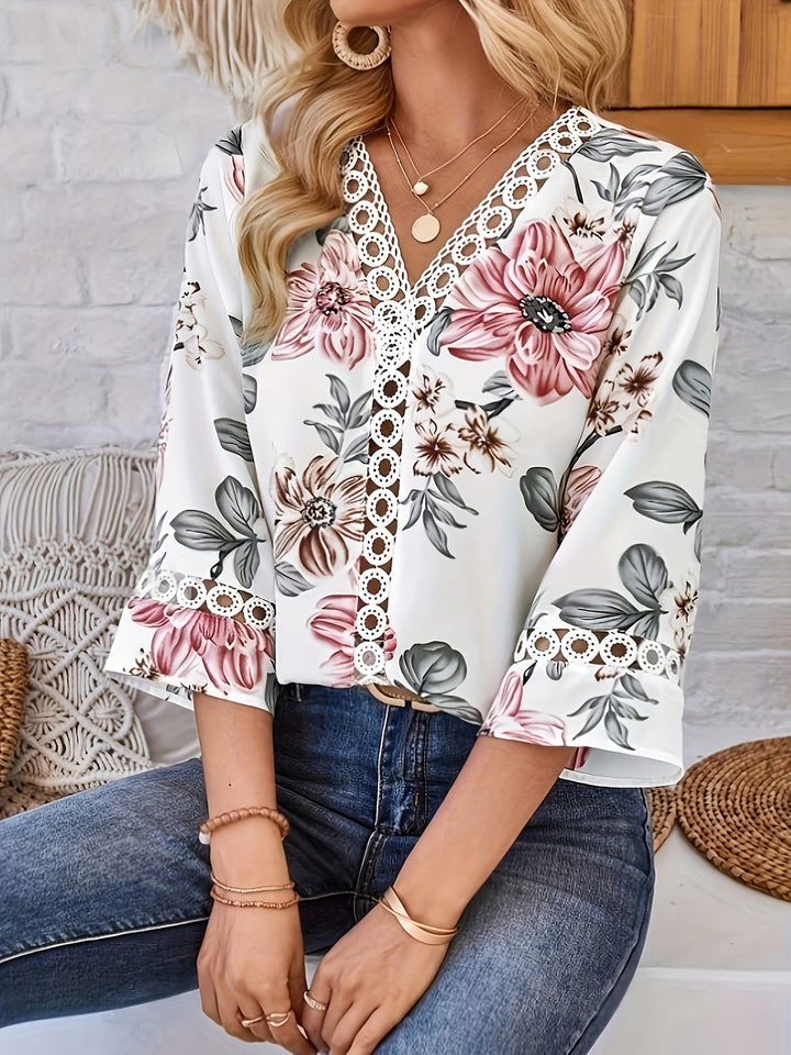 Damebluse med blomsterprint og blonder Stilla