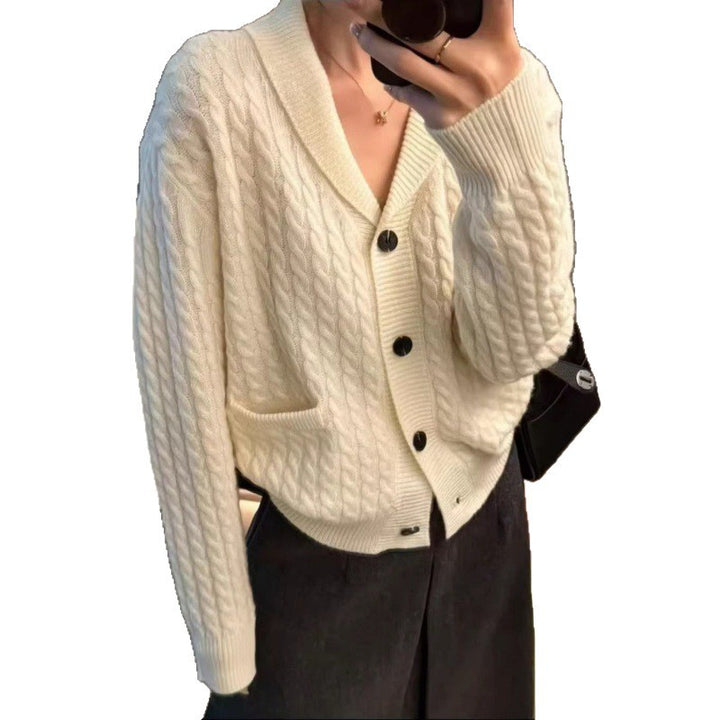 Dame cardigan med kabelmønster og lomme påsyet Stilla