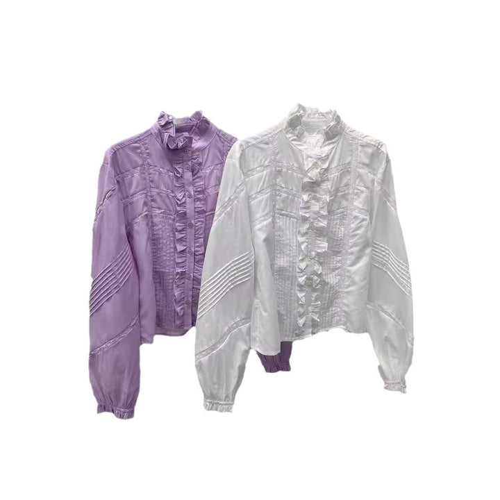 Damebluse med flæsedetaljer og modematerialer Stilla