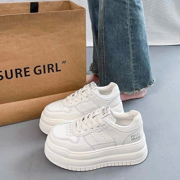 Dame Plateau-Sneakers med sporty design og komfortabel dæmpning Stilla