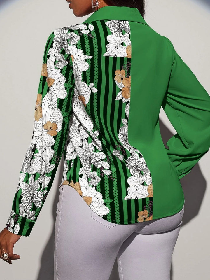 Damebluse med moderigtigt blomsterprint og cut-out-ærmer Stilla