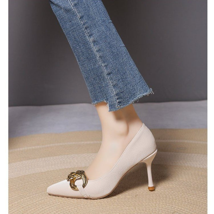 Dame elegante spidse Pumps med kædeaccent Stilla