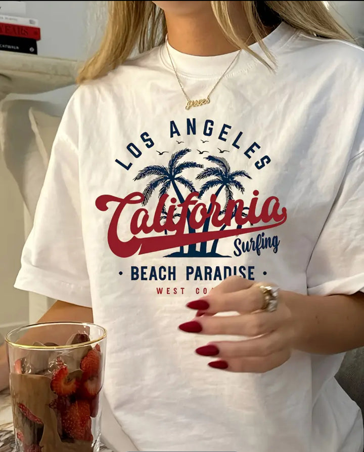 Dame T-shirt med afslappet California Surf-design og cool skrift Stilla