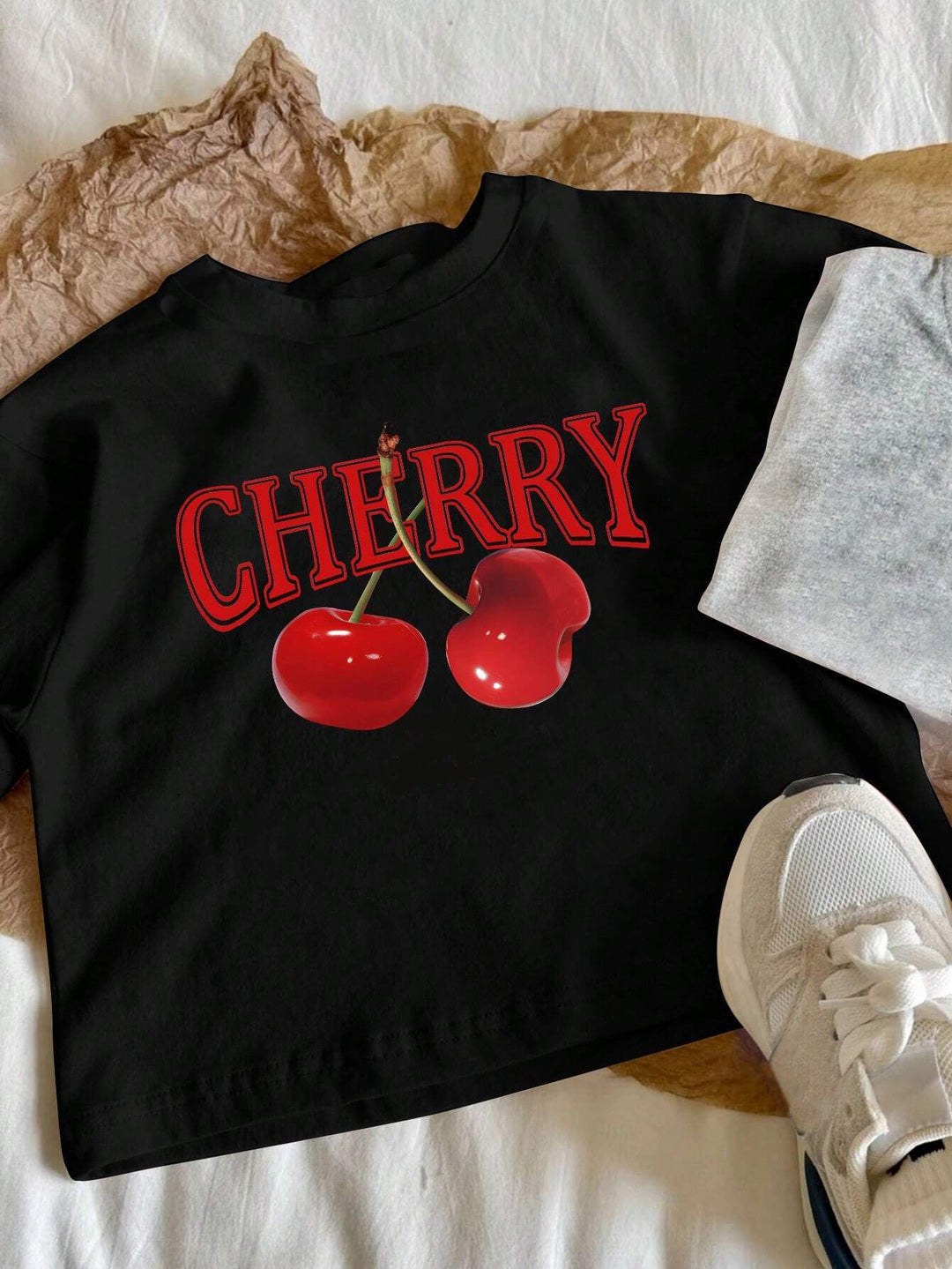 Dame T-Shirt med kreativt nøglehjerte-motiv og moderne print Skovae