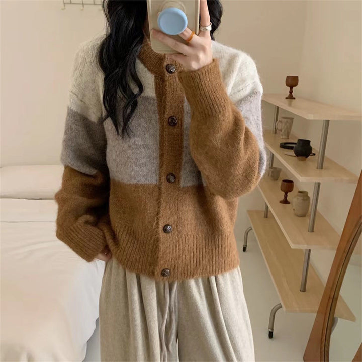 Dame chunky strik cardigan med knaplukning og trendy farveblok design Stilla
