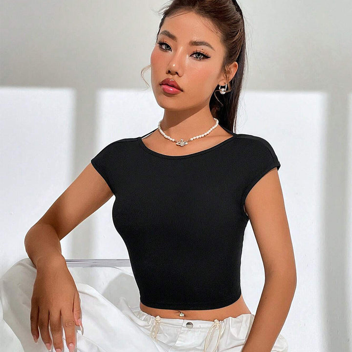 Kvindernes cropped T-shirt med harmonisk ribdesign og trendy rund halsudskæring Stilla