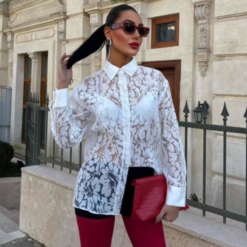 Dame Gennemsigtig Bluse med blomsterdesign og knapliste Stilla