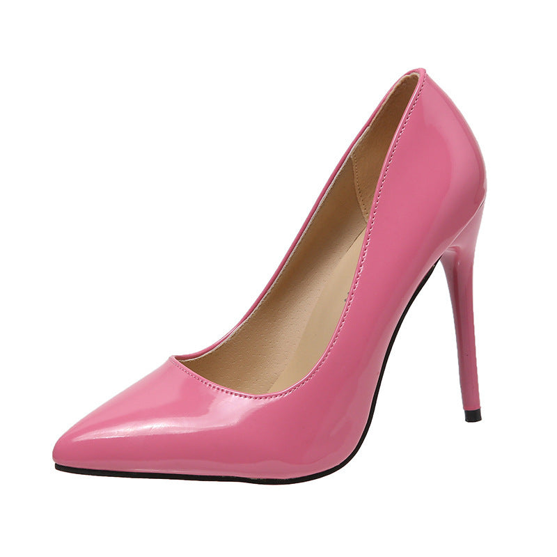 Dame nan spidse kontorvenlige pumps i laklook med smal stiletto og polstret komfortfodbed Skovae