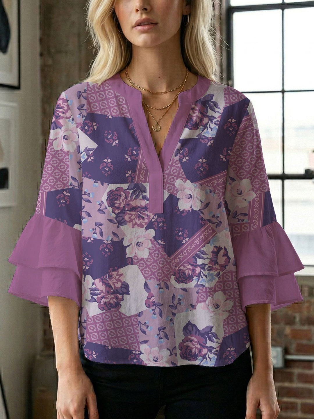 Damebluse med smukt blomstermotiv Skovae