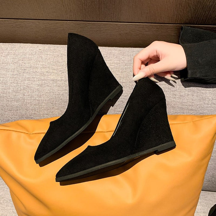 Dame Wedge-Pumps med spids toe område og behagelig indvendig polstring Stilla