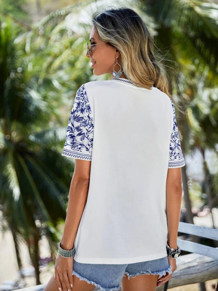 Damer stribet T-shirt med floralt broderi og afslappet pasform Stilla