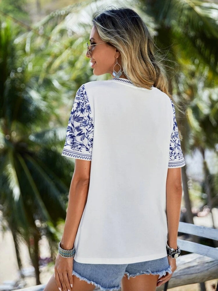 Damer stribet T-shirt med floralt broderi og afslappet pasform Stilla