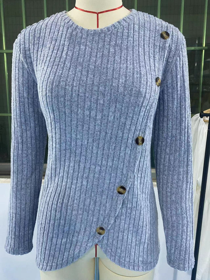 Dame strikpullover med asymmetrisk knapdesign og ribstruktur Stilla