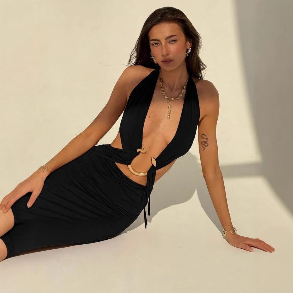 Dame Maxi-kjole med forførende halterneck og elegante cut-out-detaljer Skovae