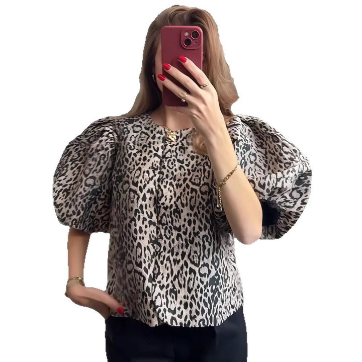 Damebluse med voluminøse puffærmer og leopardmønster Stilla