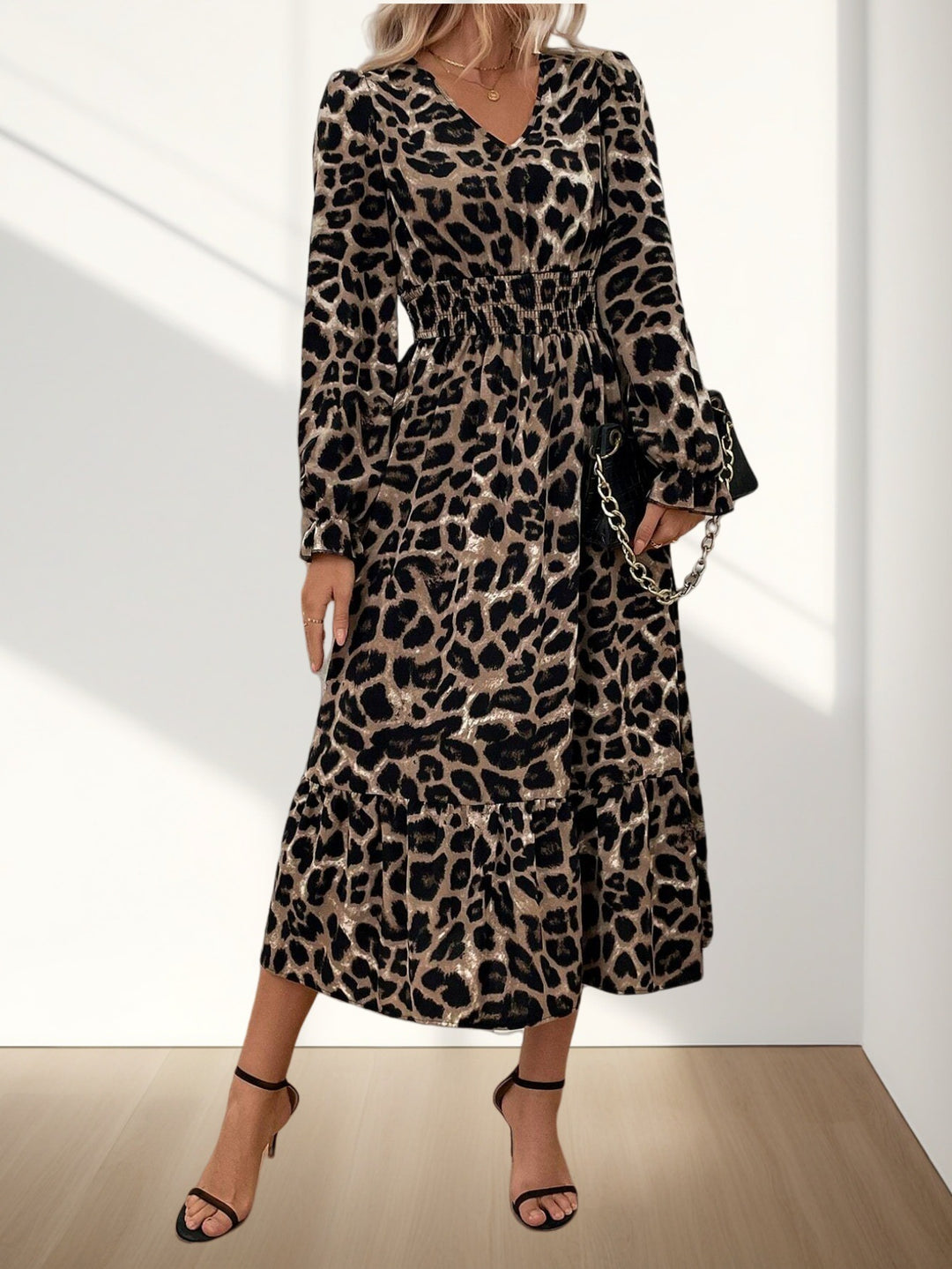 Dame Maxi-kjole med leoparddesign og voluminøs kant Stilla