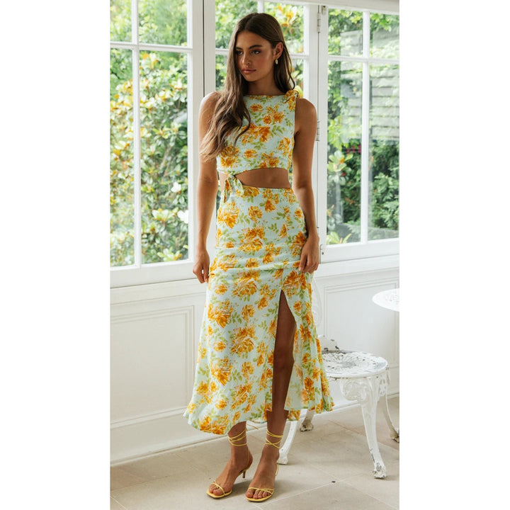Women's two-piece set made of floral fabric with high slit and fitted top Skovae