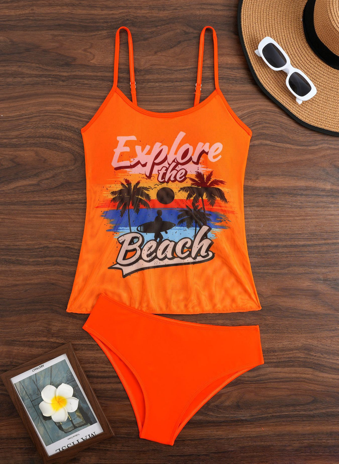 Dame Strandtop med farverigt grafikdesign og matchende bikiniunderdel Skovae