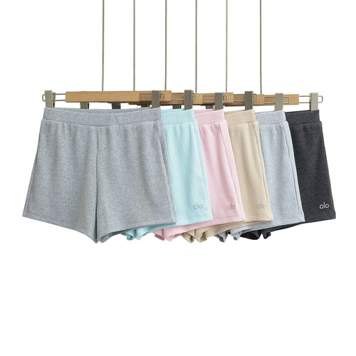 Dame funktionsshorts i moderne ribdesign med elastisk bund og praktiske sidelommer Stilla