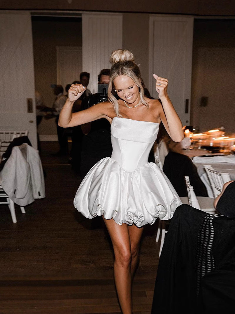 Dame Ruffled mini kjole med off-shoulder design og voluminøs nederdel Skovae