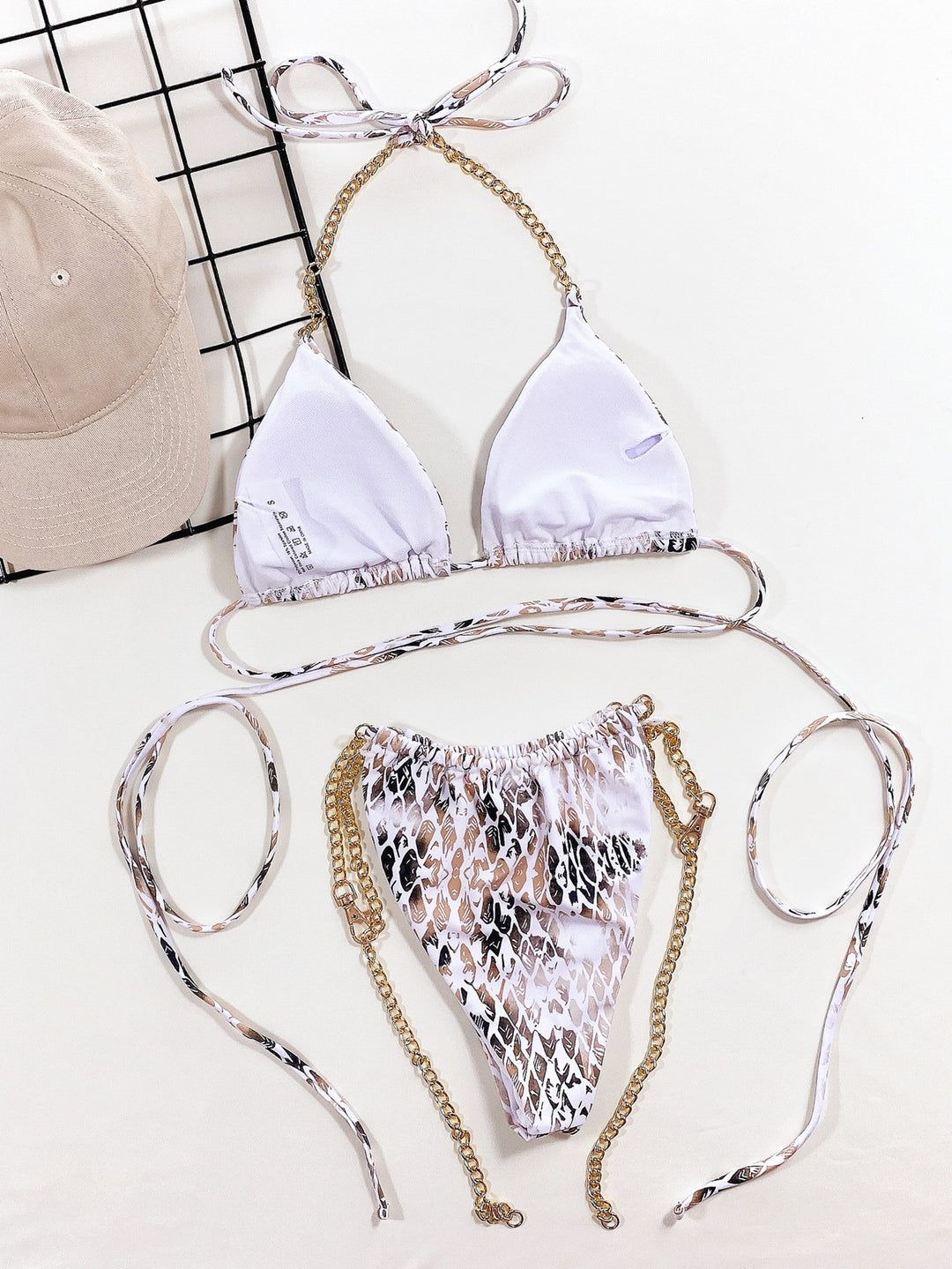Dame triangel-bikini med innovativt snit og luksuriøse kæde-detaljer Stilla