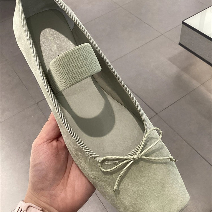 Dame elegante ballerinaer med kvadratisk tåområde og dekorativ bue Stilla