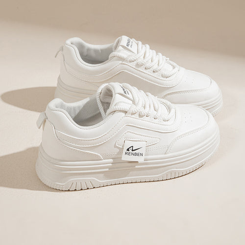 Dame sneakers i sporty og behageligt design med tykk sål og åndbare egenskaber Stilla
