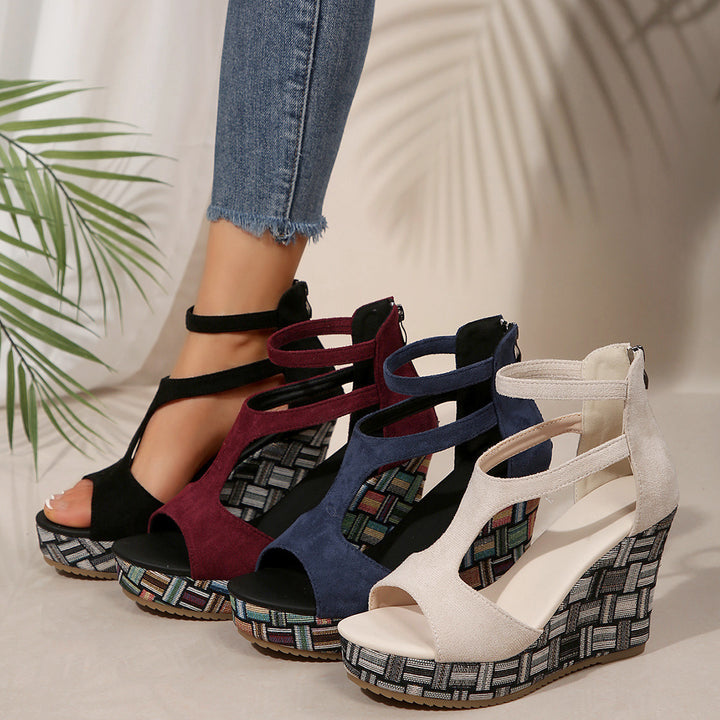 Dame Wedge-sandaler med kunstnerisk remdesign og dekoreret sål Stilla