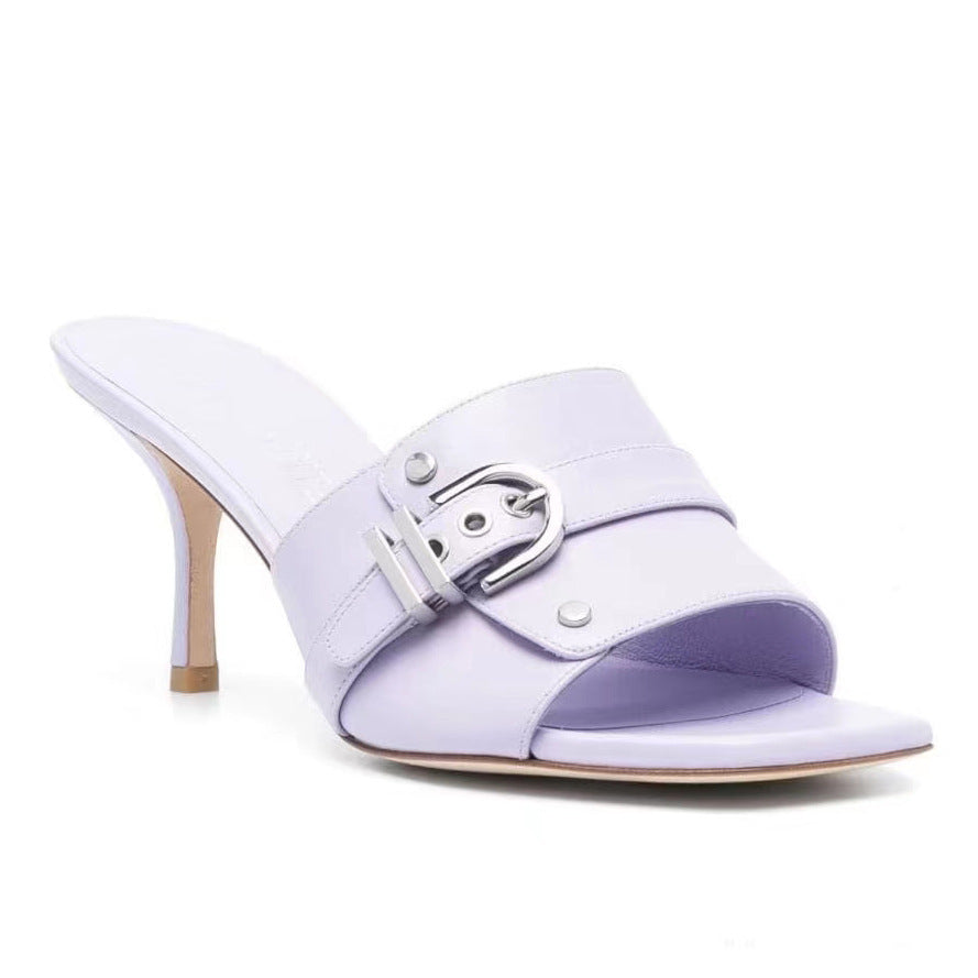 Femme Chic Slide Heels med stilfulde spænde-detaljer Stilla