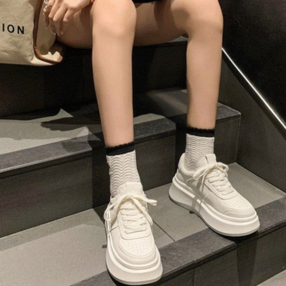 Dame platform sneakers med åndbart overmateriale og moderne design Stilla