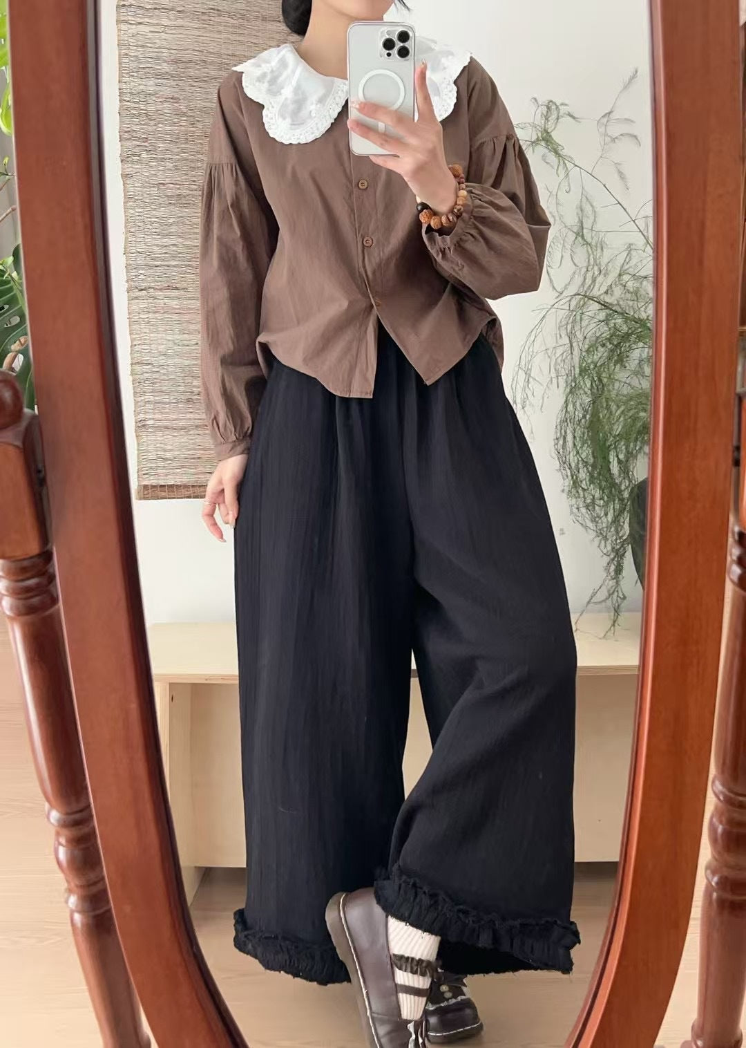 Femme Elegante Button-Up Bluse med Spids Krave Stilla