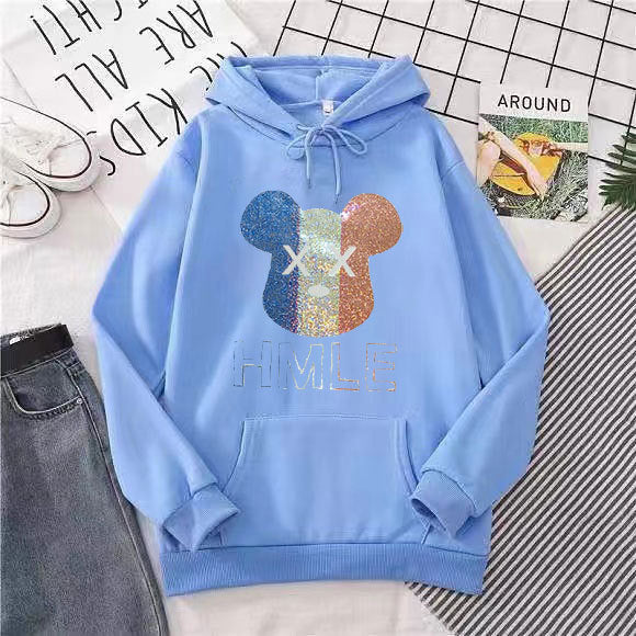 Kvinders hoodie med kunstnerisk bjørnemotiv Skovae