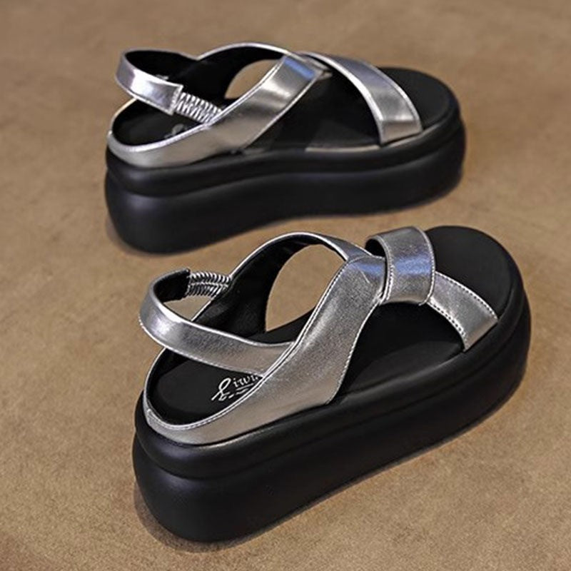 Dame Plateau-sandaler med moderne kryds-remdesign og elegant profilsål Stilla