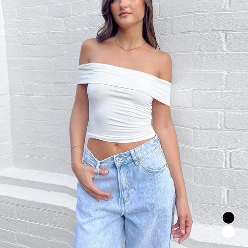 Dame Off-Shoulder Crop-Top i elastisk materiale med figursyet design Skovae
