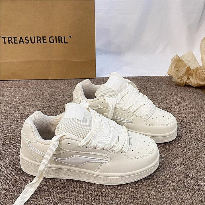 Dame Sporty Sneakers lavet af åndbart kunstlæder med skridsikker sål og polstret indtræd Stilla