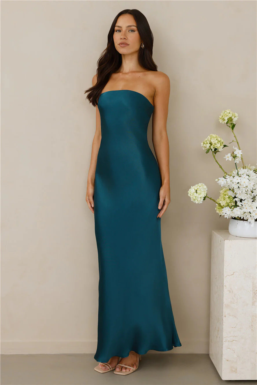 Dame elegante maxi kjoler med bare skuldre lavet af satinstof