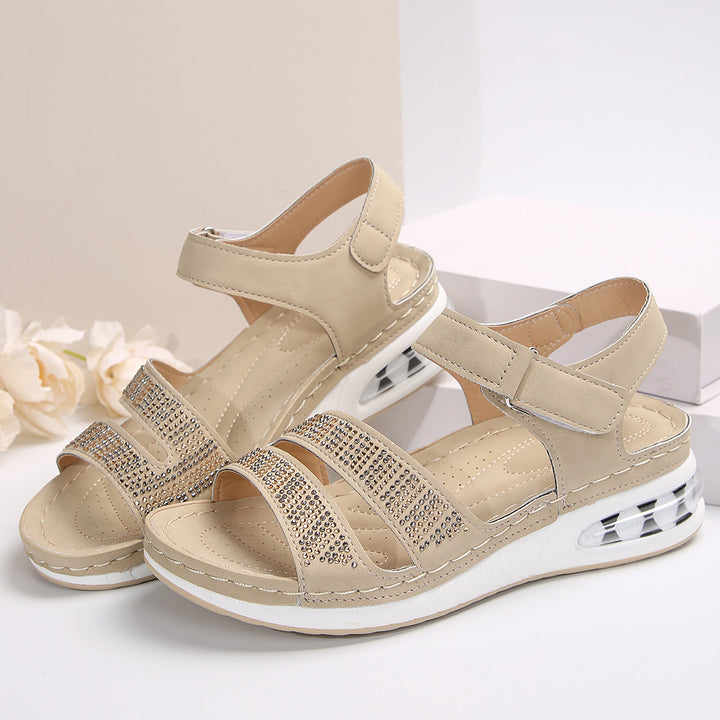 Dame elegante og komfortable sandaler med strassdetaljer Stilla